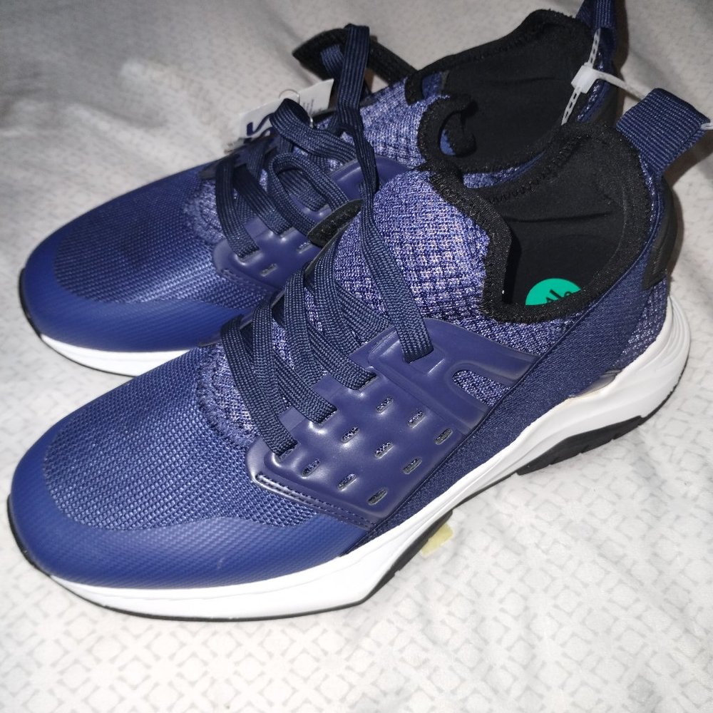 MARC FISHER SNEAKER MENS 7.5 (NEW)
